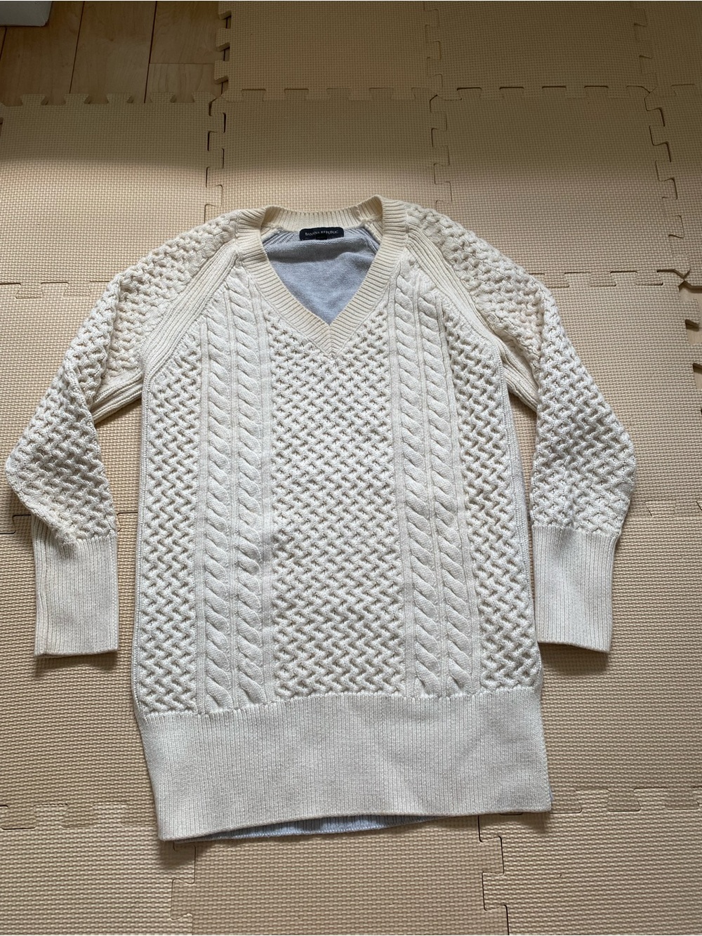 Banana Republic Cream Cable Knit V Neck Sweater Size XS Ivory Preppy Pullover